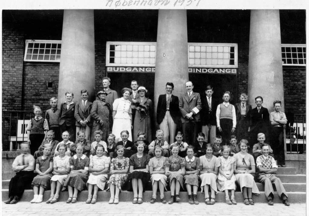 Billum skole på udflugt til København med elever og lærere i 1937